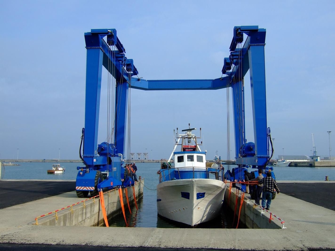 Hot Sale Mobile Boat Hoist Crane Yacht Lift For Sale
